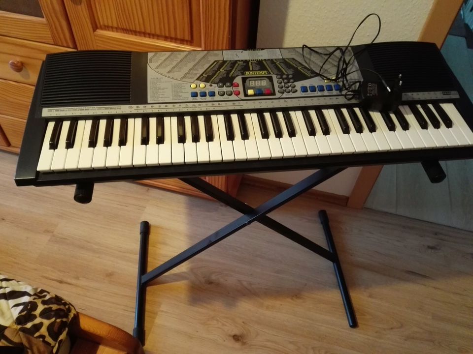 Keyboard Aldi mit ständer in Harsefeld