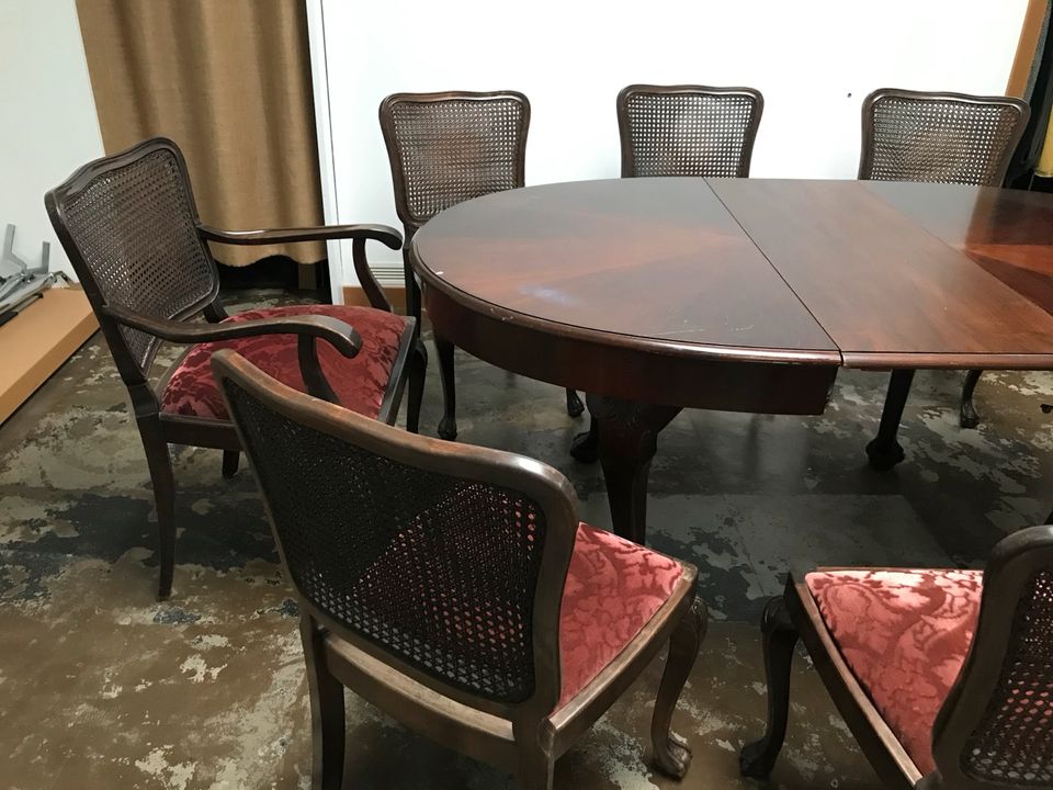 Esstisch mit Stühlen in Brilon