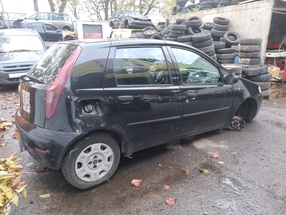 Fiat punto Motor Getriebe Achse Antriebswelle Auspuff Stoßdämpfer in Duisburg