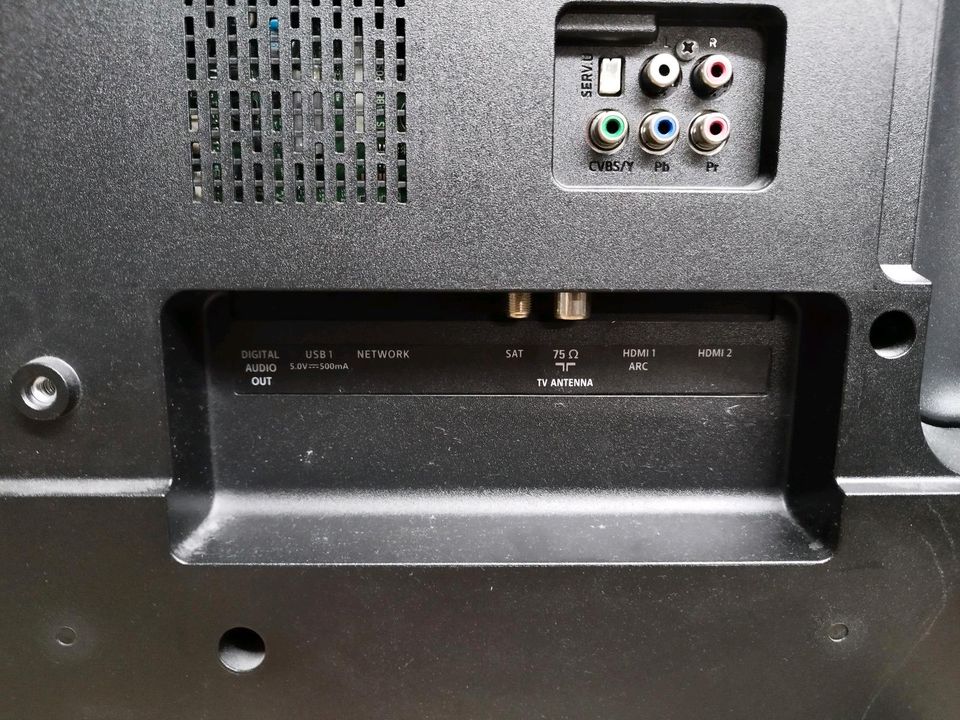 Philips 4K UHD LED-Smart TV 50 Zoll ( Defekt) in Bad Salzdetfurth