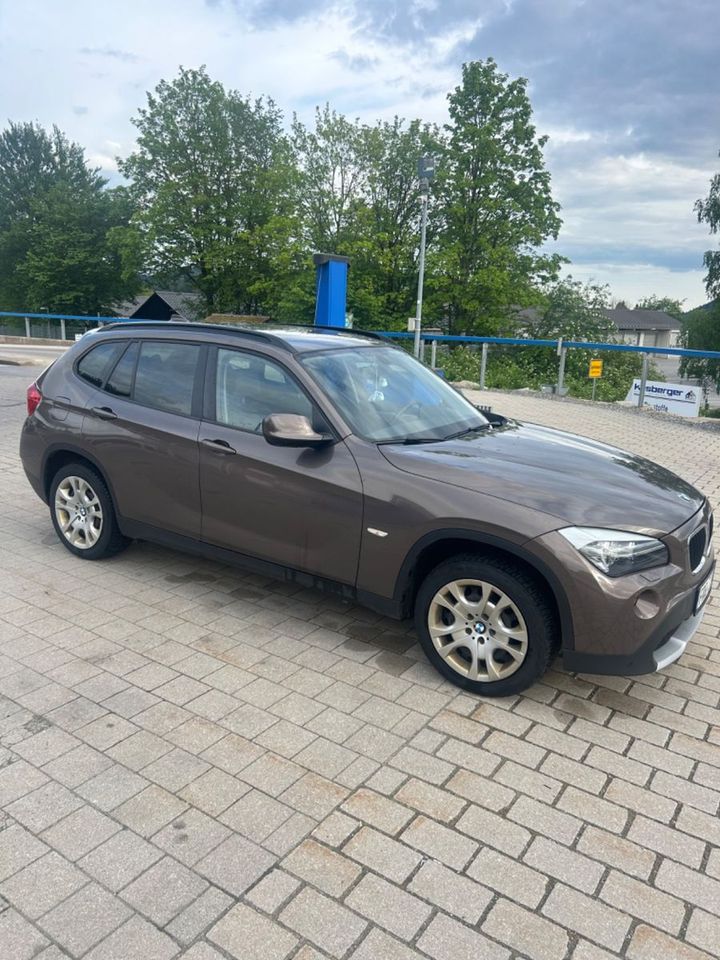 BMW X1 xDrive18d - in Mauth