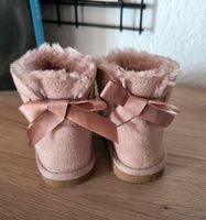 Süße Schuhe gefüttert Boots wie UGG Gr. 22/23 Mädchen Baden-Württemberg - Lenzkirch Vorschau