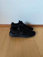 NIKE Roshe Two schwarz 12,5; 47 844656-011 Sneaker Schuhe Hessen - Baunatal Vorschau