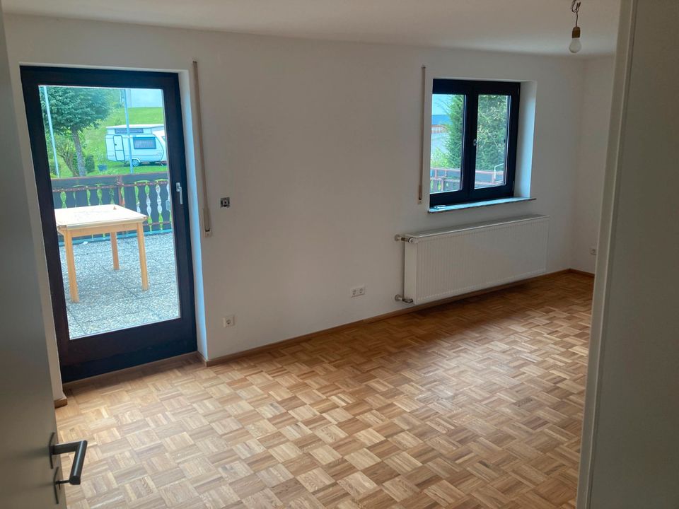 Sanierte 3-Raum-EG-Wohnung mit Terrasse und Einbauküche in Epfendorf