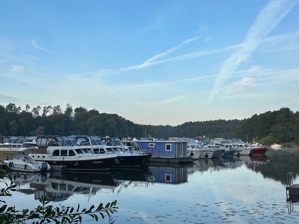 Eine Yacht für Zwei - romantische Sonnenuntergänge genießen 2024… in Waren (Müritz)