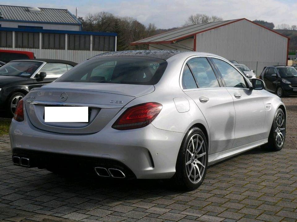 AB 18+ Mercedes C63 AMG Mieten in Berlin Autovermietung Whatsapp 24/7 in Berlin