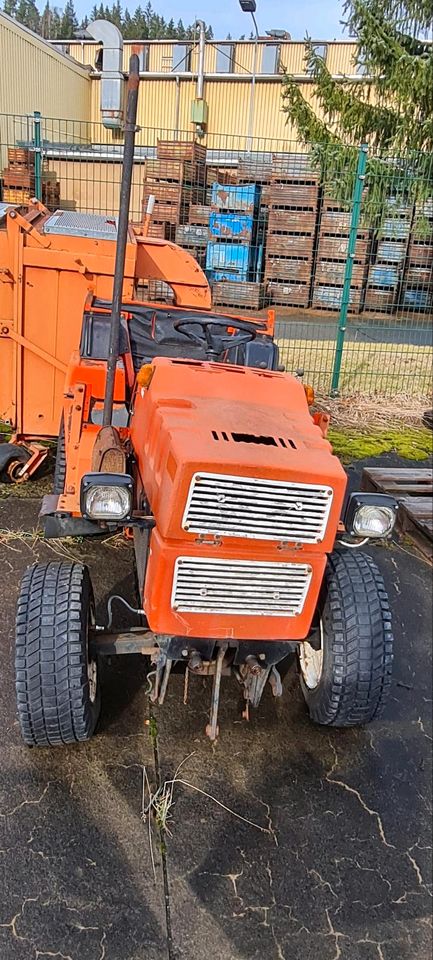 HAKO-Traktor,Rasenmäher,Schneefräse,Kehrmaschine,2xSalzstreuer in Schönheide