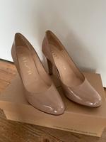 Unisa Lackleder High Heels Größe 38,5 Niedersachsen - Wolfsburg Vorschau