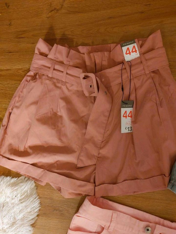 Damen Shorts gr .38/ 40 .Neu . in Hamburg