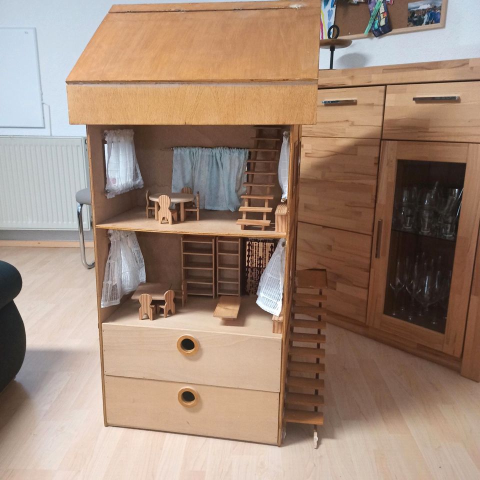 Puppenhaus Holz, liebevoll selbst gebaut mit Schubladen in Tuningen