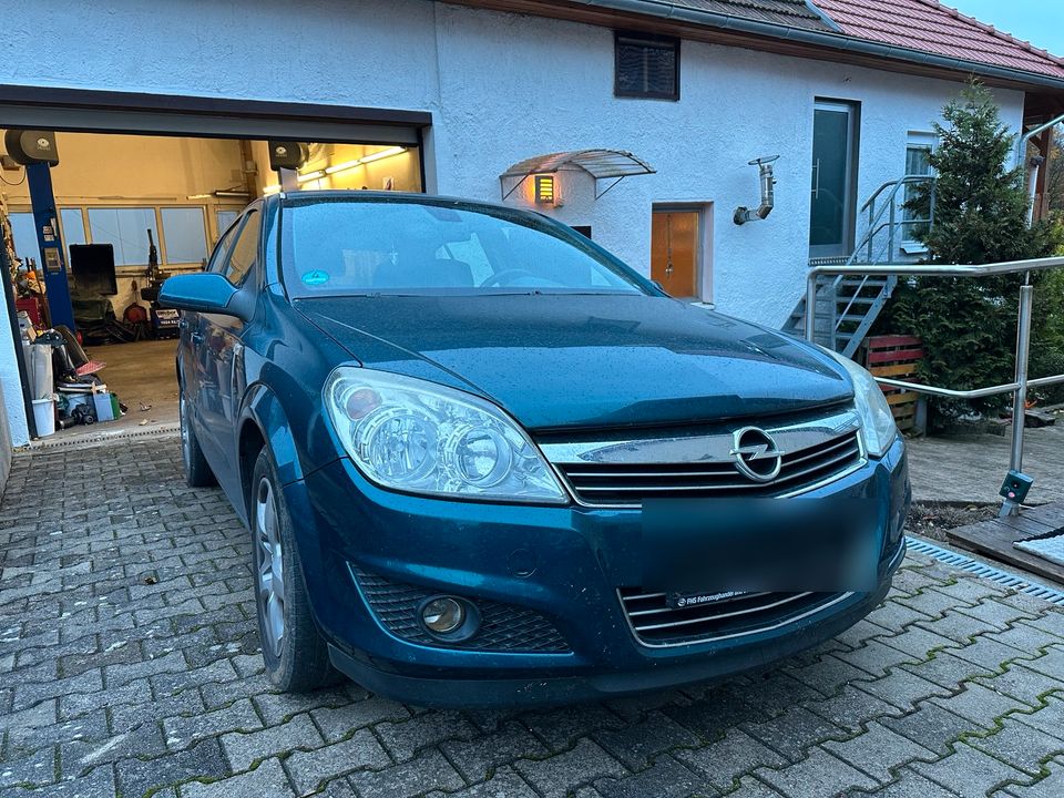 Opel Astra H in Rhönblick