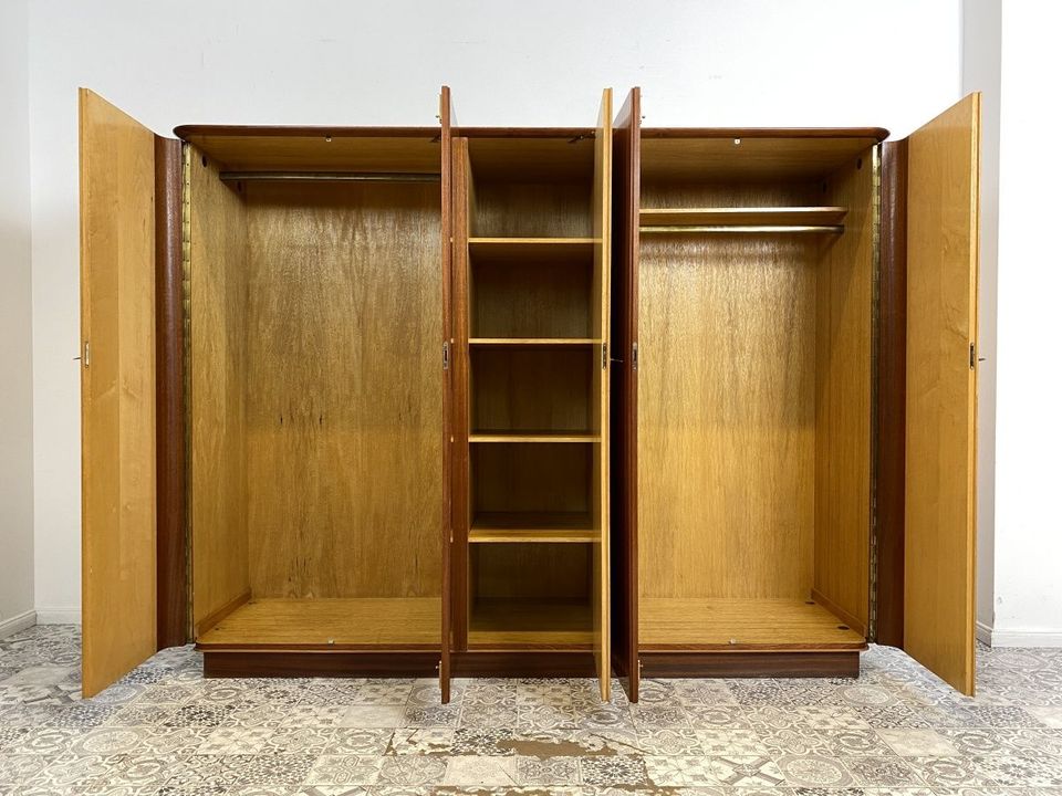 WMK Formschöner, geräumiger und sehr gut erhaltener Mid-Century Kleiderschrank aus 1962 von VEB Heidenau # Schrank Schlafzimmerschrank Wardrobe Wäscheschrank Dominia DDR Rockabilly Vintage 60er 50er in Berlin