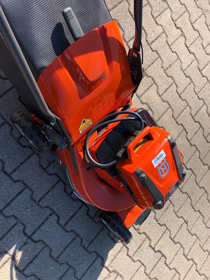 Husqvarna Akku Rasenmäher LC 551iV mit Akkupack in Teisendorf