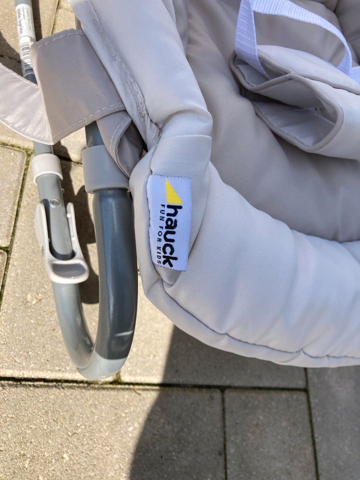 Hauck Babywippe inklusive Spielebogen in Uetze