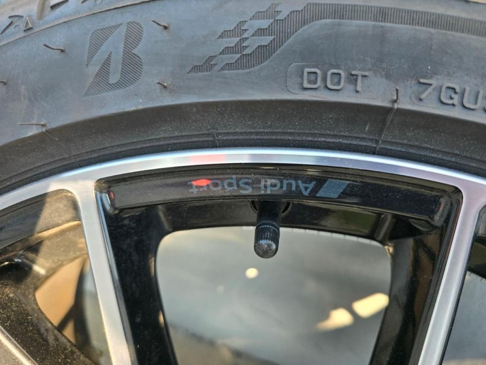 Somerräder Felgen Original Audi Q7 SQ7 22 Zoll Alufelgen in Magdeburg
