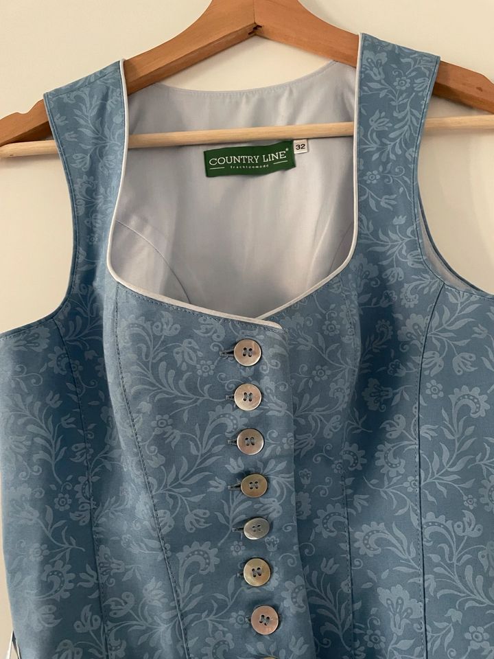 Dirndl hellblau in München