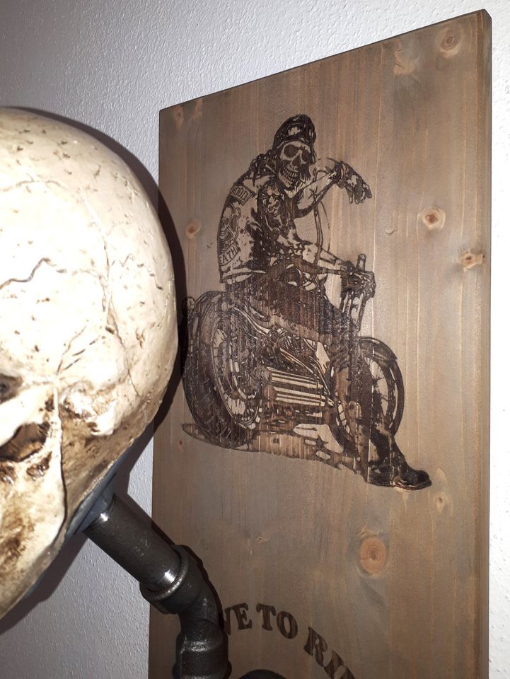 Helmhalter, Biker-Garderobe, Biker Motiv, Totenkopf, Live to Ride in Vohenstrauß