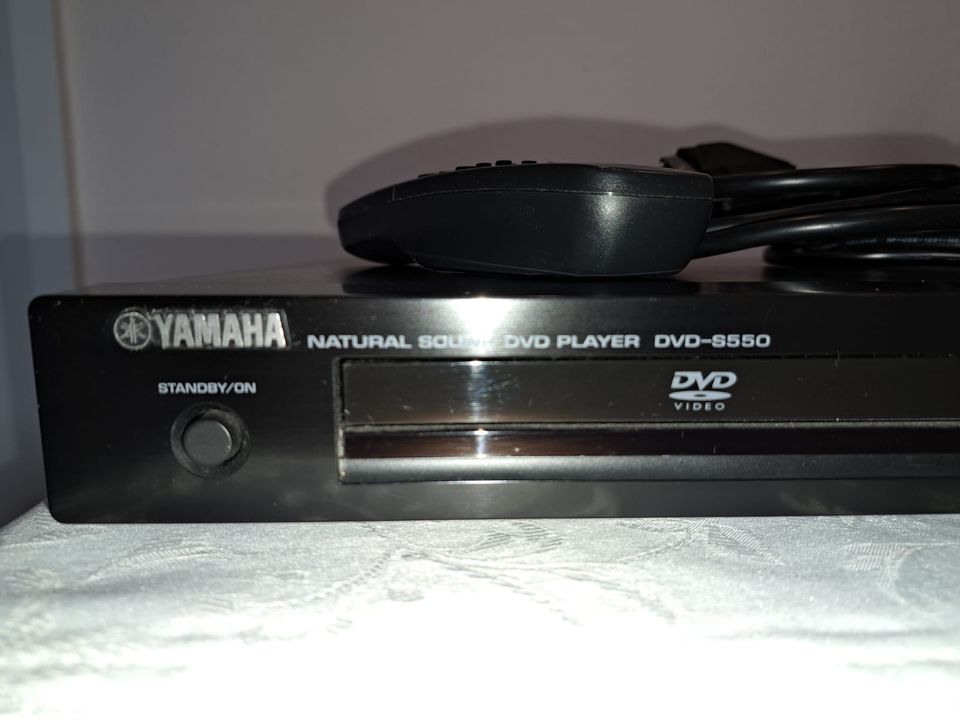 Yamaha DVD-S 550 DVD-Player mit Fernbedienung inkl. Kabel in Wismar