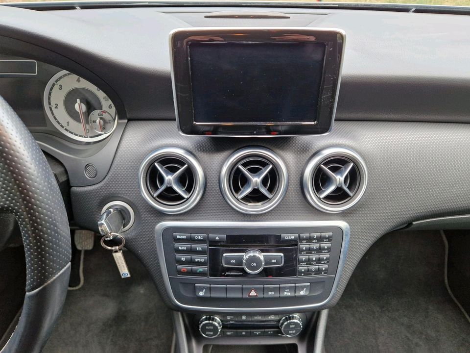 Mercedes-Benz A 180cdi /d BlueEfficiency Urban *Navi *Kamera*PDC in Burgdorf