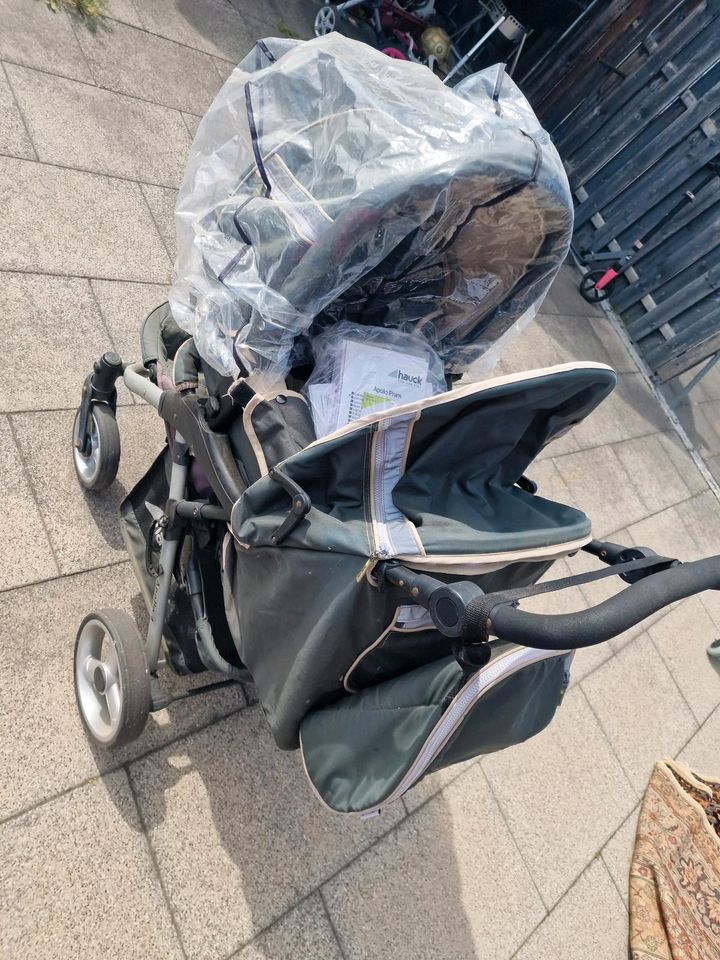 Kinderwagen hauck mit babyschale in Herbolzheim