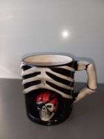 Keramiktasse/ Kaffeebecher mit Totenkopf/ Pirat Wandsbek - Hamburg Bramfeld Vorschau
