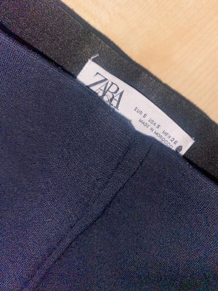 ZARA   CROPPED FLARE WOOL HOSE in Esslingen