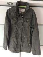 Esprit Jacke in Gr. 42 Nordrhein-Westfalen - Büren Vorschau