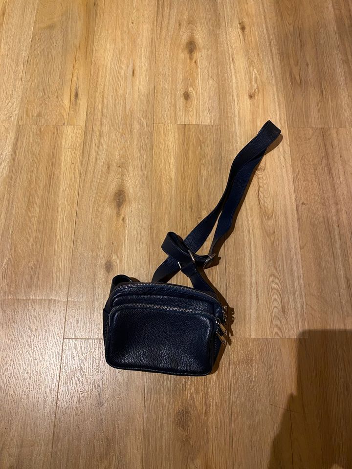 Umhängetasche Crossover Bag schwarz in Hamburg