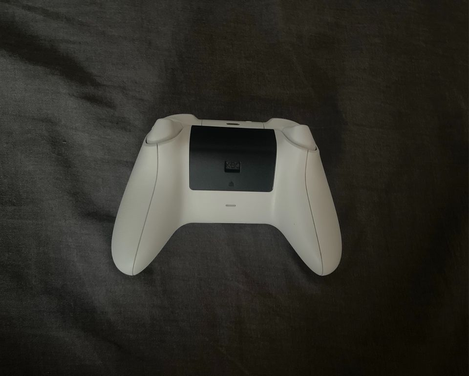 Xbox Series S Controller mit Akku in Senftenberg