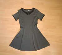 Kleid d. Marke H&M grau Kragen rockabilly Gr. 42 Freiburg im Breisgau - Altstadt Vorschau