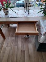 Biete Schreibtisch echt Holz  lange 1,64 cm breit 80 cm Höh 75 Niedersachsen - Braunschweig Vorschau