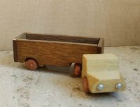 DDR Spielzeug Handarbeit Sattelschlepper Mini-Truck aus Holz Sachsen - Halsbrücke Vorschau