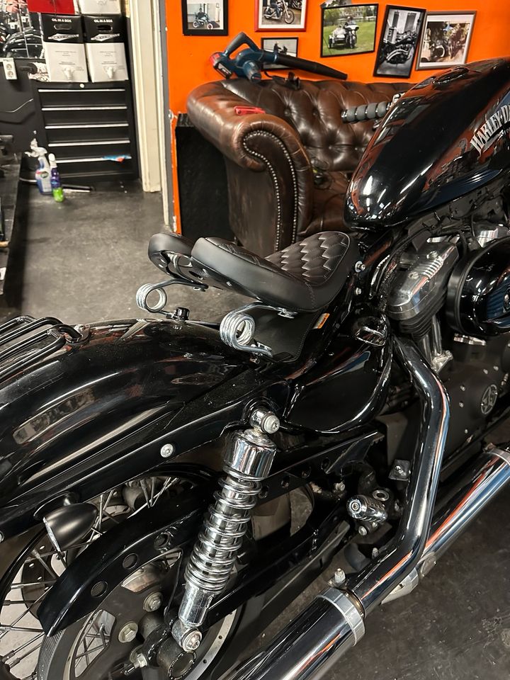 Harley Davidson Sattel schwingsattel federsattel sportster iron in Hamburg