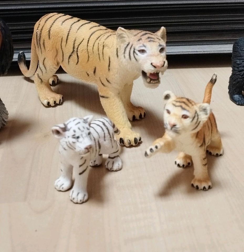 13 Schleich Figuren Pferd, Tiger, Gorilla, Schaf, Kuh, Panda, Eul in Berlin