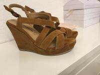 Tamaris Sandalen high heels Absatzschuhe Keilabsatz echtleder 36 Nordrhein-Westfalen - Kaarst Vorschau