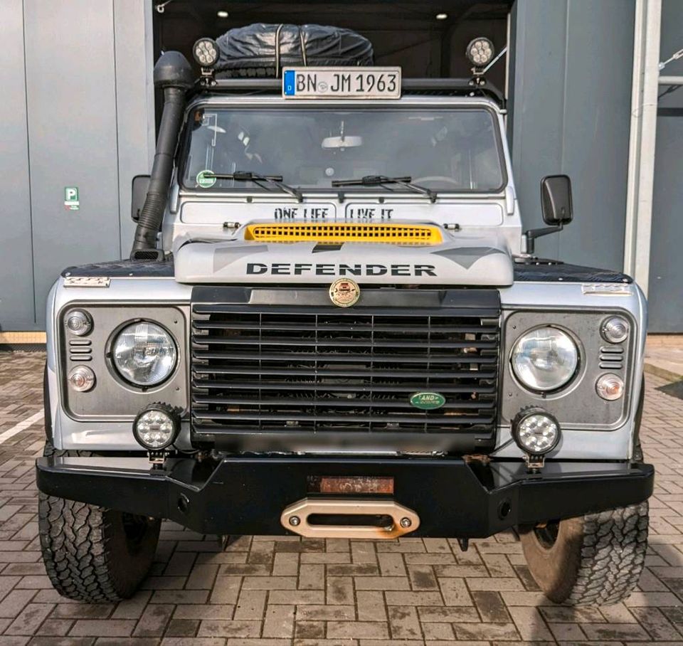 Land Rover Defender 110 Td4 2,4 "Automatik" in Bonn