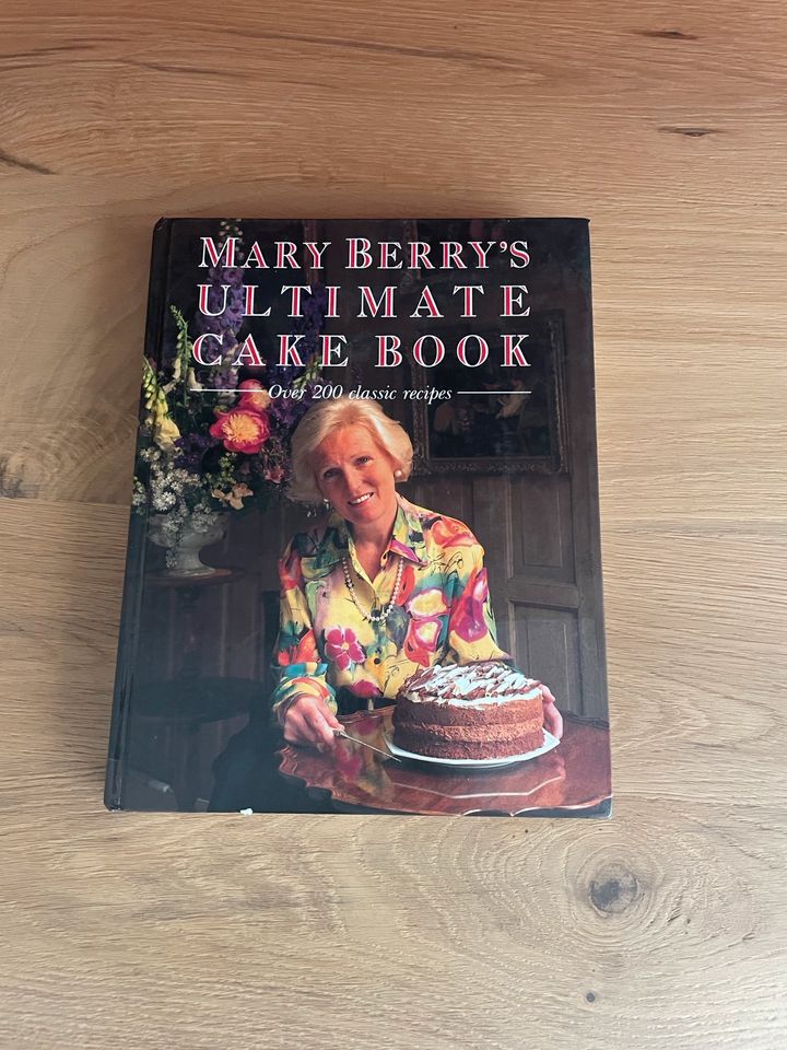 Mary Berry‘s ultimate cake book in Landau a d Isar