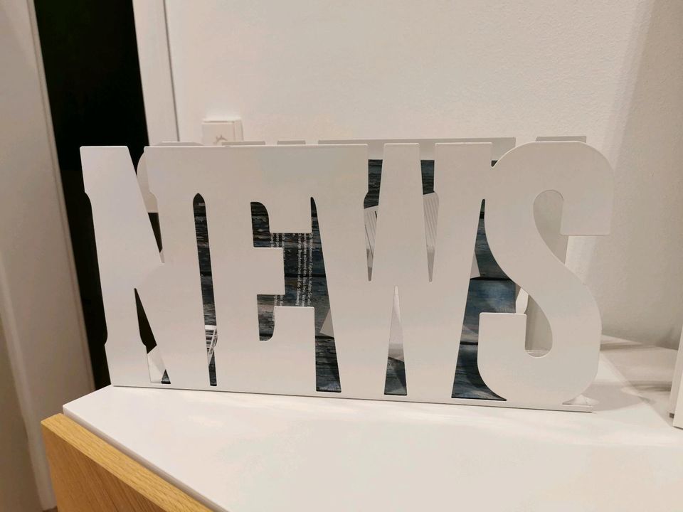Metall Zeitschriftenhalter, Zeitungsständer "News", super Zustand in Trautskirchen