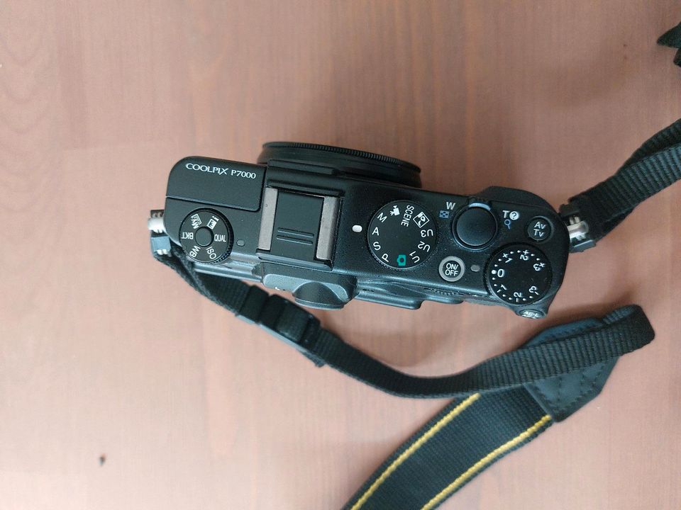 Nikon Coolpix P7000 Digitalkamera mit Zubehör, sehr guter Zustand in Frankfurt am Main