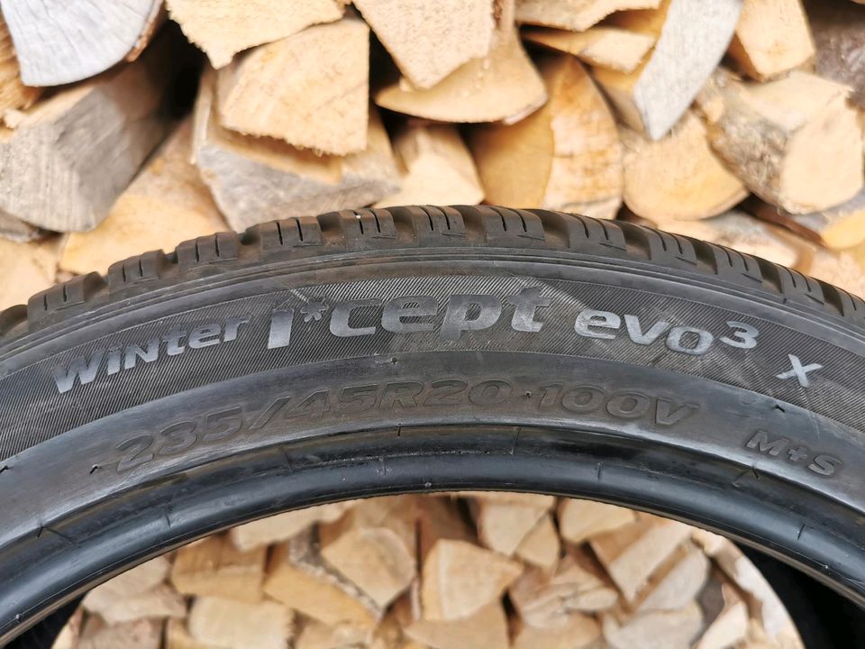 2 Winterreifen 235/45 R20 100V Hankook i*cept evo3 5-6mm DOT 3221 in Rietheim-Weilheim