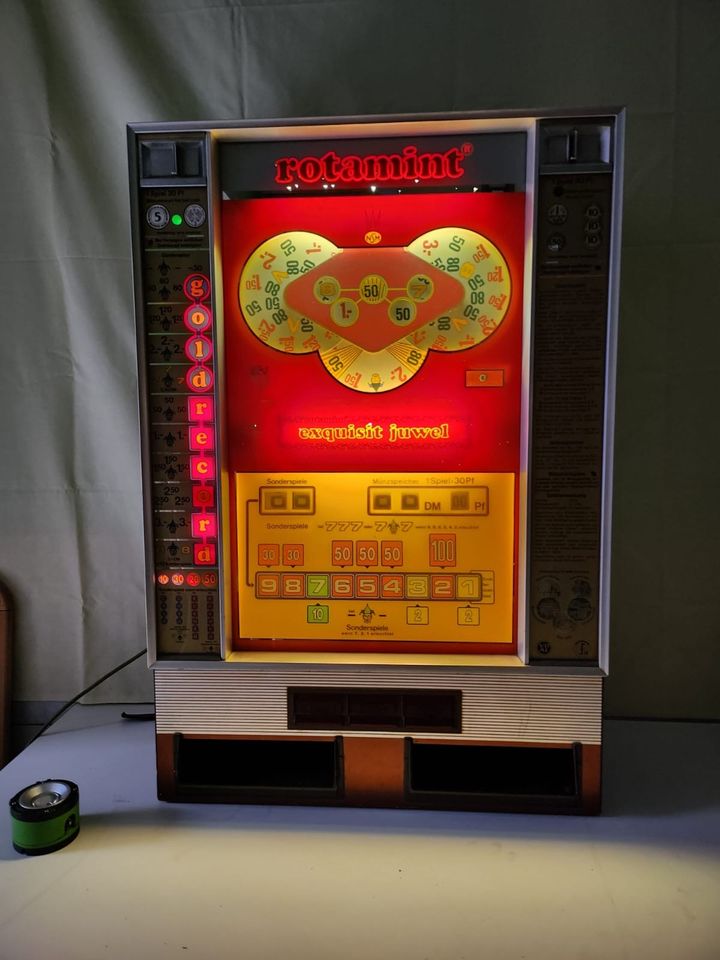 Alter Geldspielautomat rotamint in Hamburg