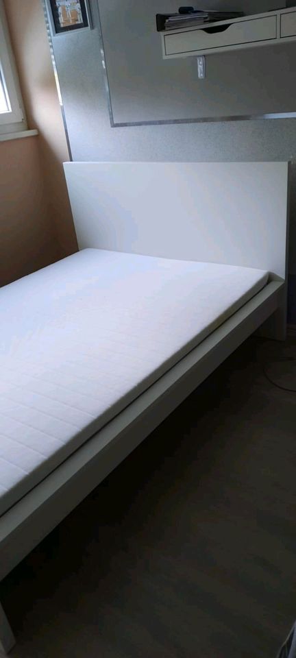 Doppelbett ohne Matratze in Herford