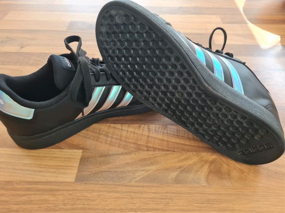 Adidas Sneaker Turnschuhe 39 1/3 schwarz Glitzer in Hösbach