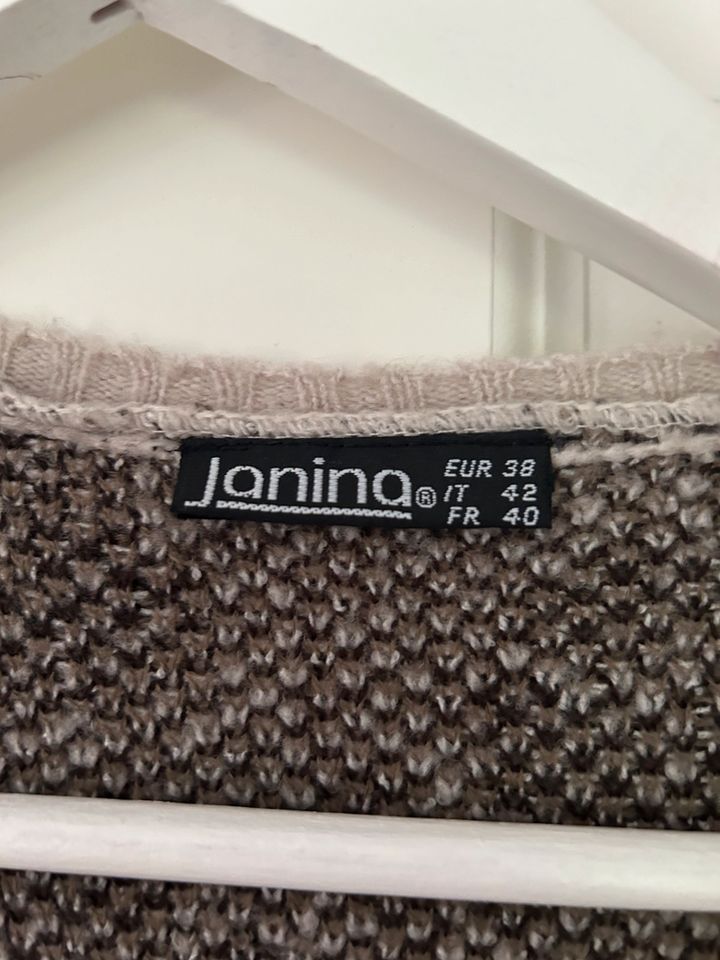 Janina Strickjacke Leooptik Gr. 38 -Top Zustand l- in Gedern