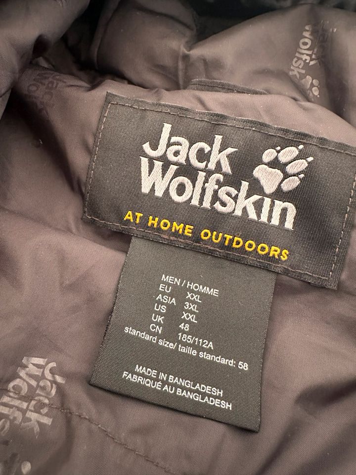 Jack Wolfskin Jacke in schwarz(Wasserabweisend) in Berlin