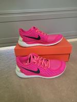 Nike Free 5.0 Gr. 36,5 pink Wie NEU Sport Sneaker Running Fitness Hessen - Fulda Vorschau