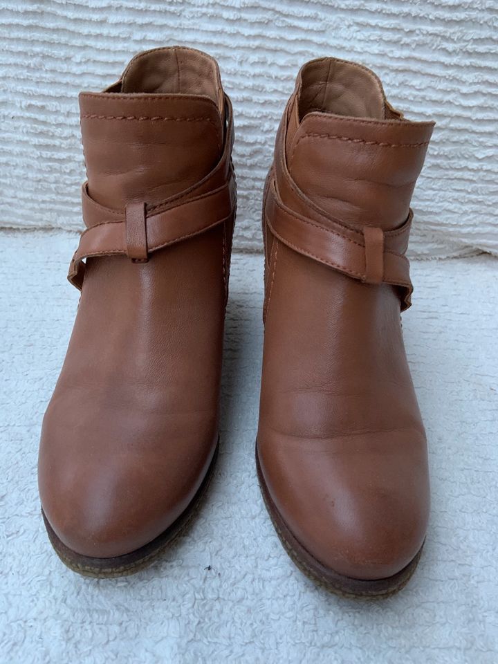 Stiefeletten braun cognac Gr.38 Leder Keilabsatz in Renningen