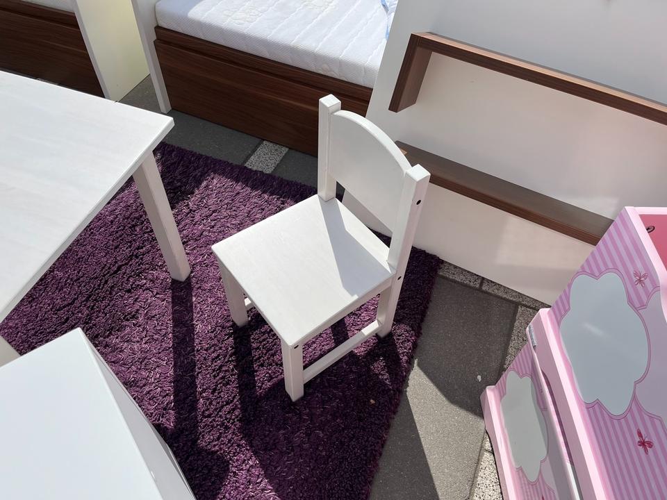 Kinderzimmer zwei Betten, Kommode Mondo, Schrank, Teppich uvm. in Magdeburg