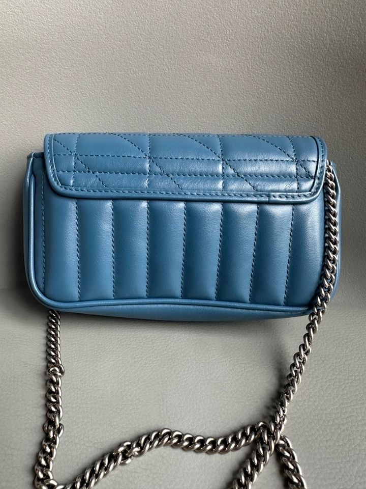 GUCCI GG MARMONT SUPER-MINI-TASCHE AUS LEDER IN BLAU in Haan