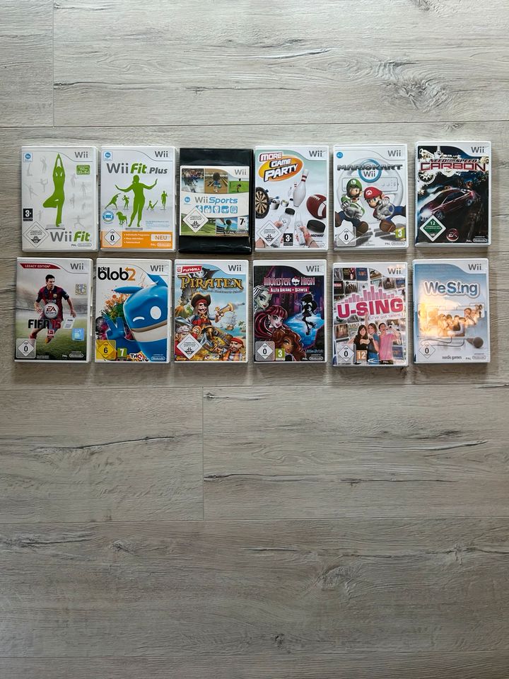 Nintendo Wii + 12 Spiele, Balance Board, Mario Kart, We Sing usw. in Kaltennordheim